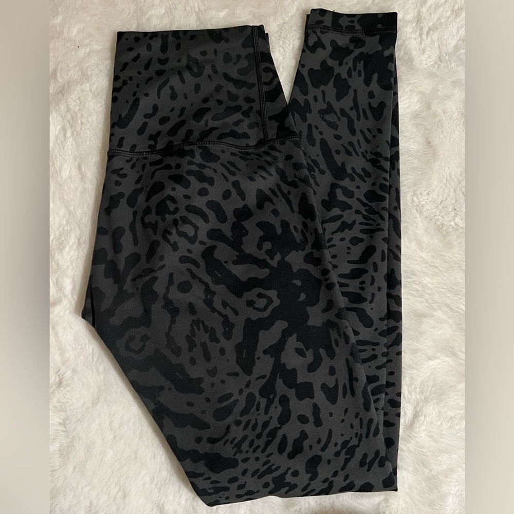Lululemon Grey & black animal print leggings